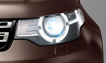 Adaptive Xenon headlights with
LED signature