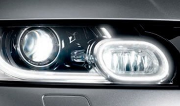 Adaptive Xenon headlights with
LED signature